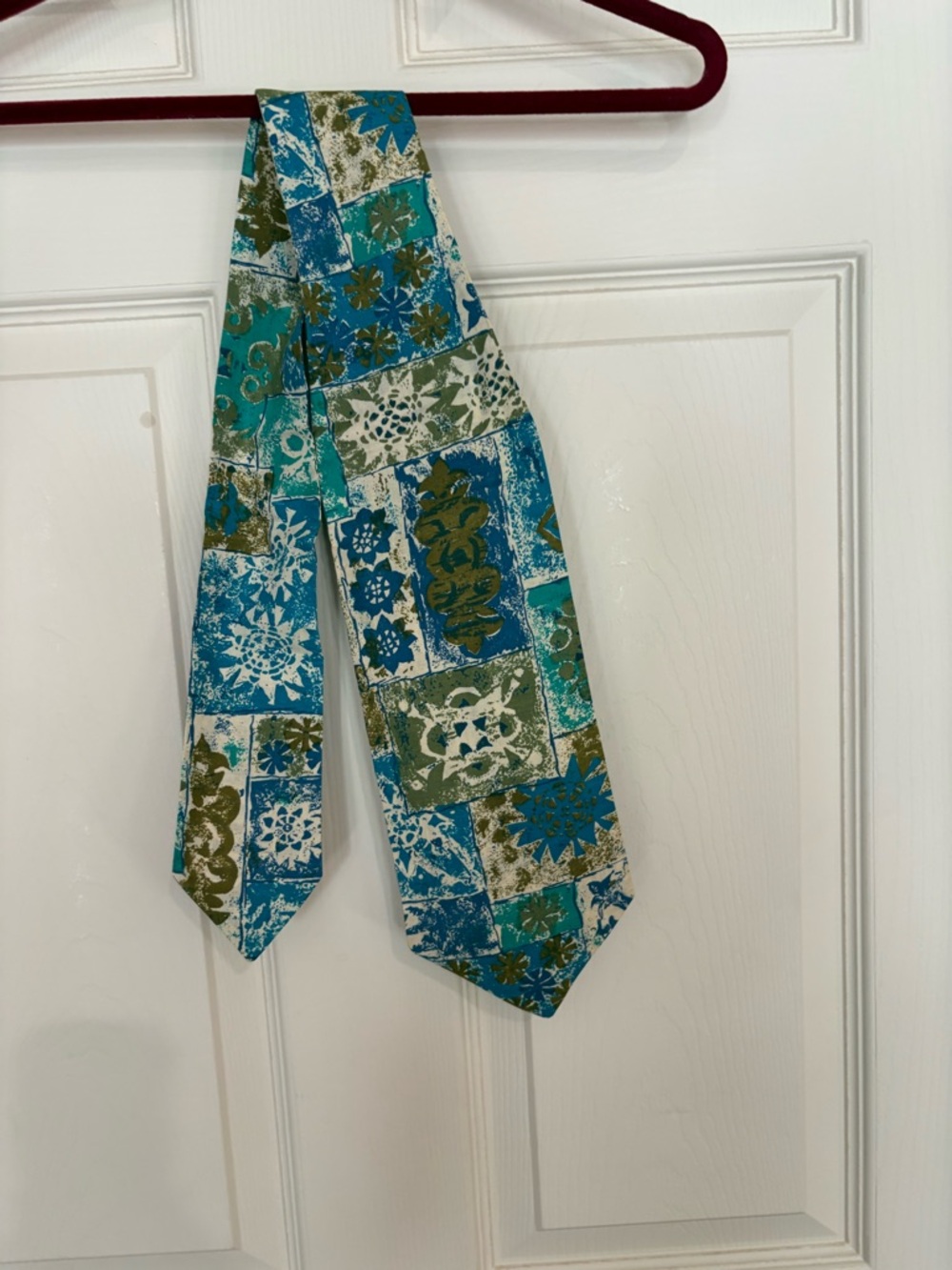 Vintage Woman’s Teal & Olive Mosaic Pattern Neck Tie